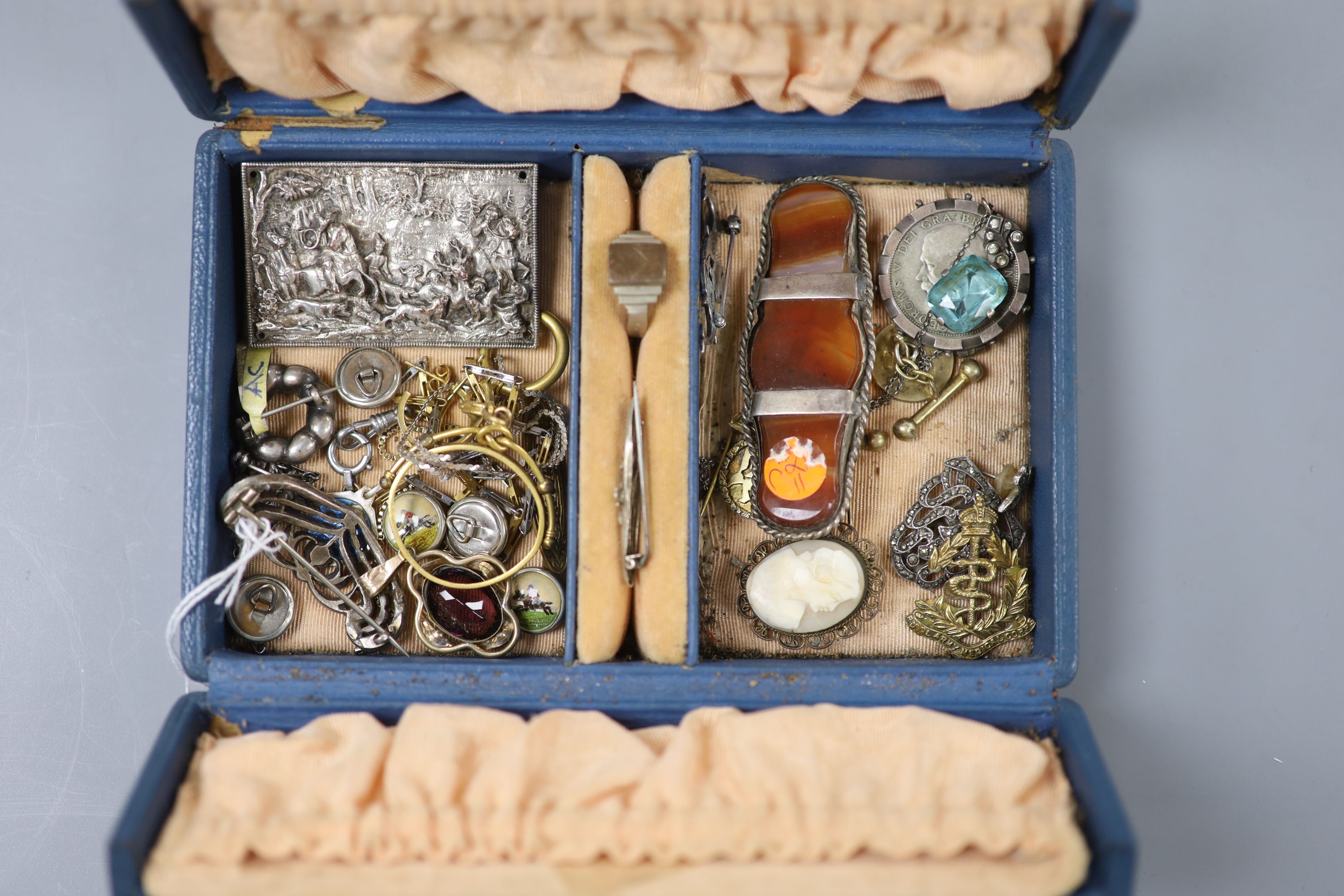 Mixed costume jewellery including paste set brooch and amethyst paste pendant.